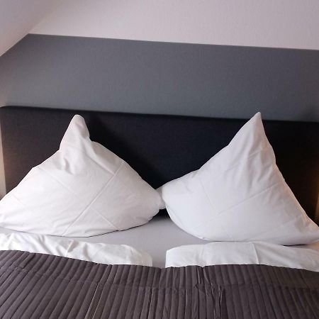 ארפורט Ferienwohnung Mit 2 Schlafzimmern Und Parkplatz מראה חיצוני תמונה