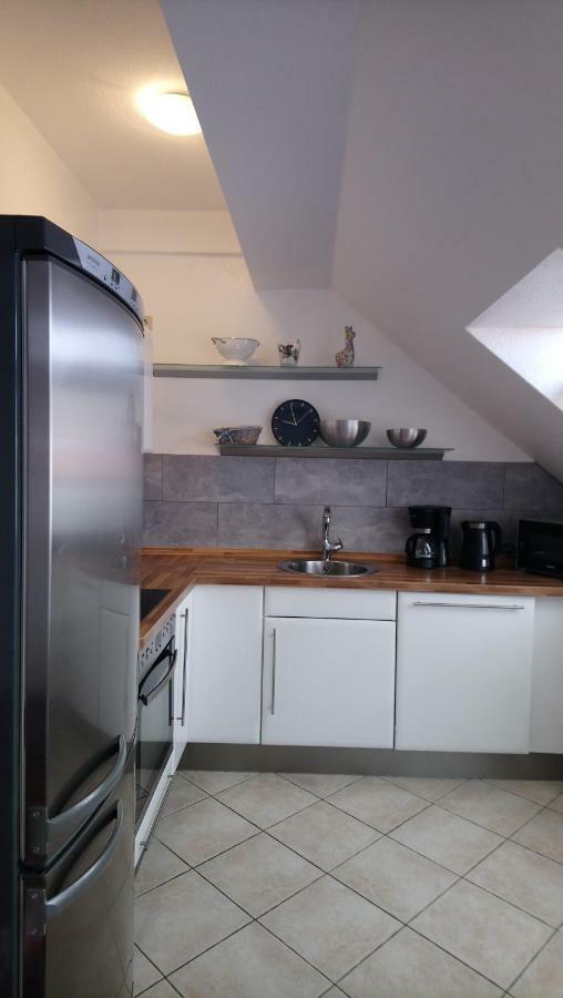 ארפורט Ferienwohnung Mit 2 Schlafzimmern Und Parkplatz מראה חיצוני תמונה