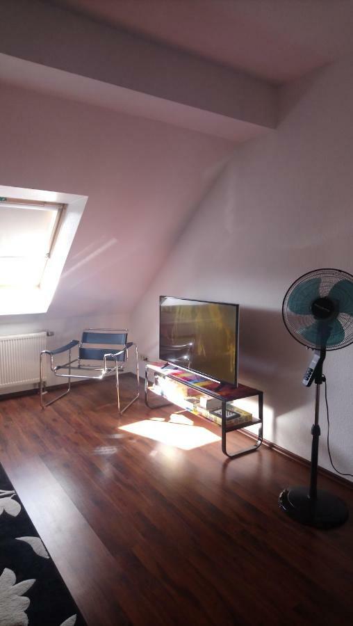 ארפורט Ferienwohnung Mit 2 Schlafzimmern Und Parkplatz מראה חיצוני תמונה