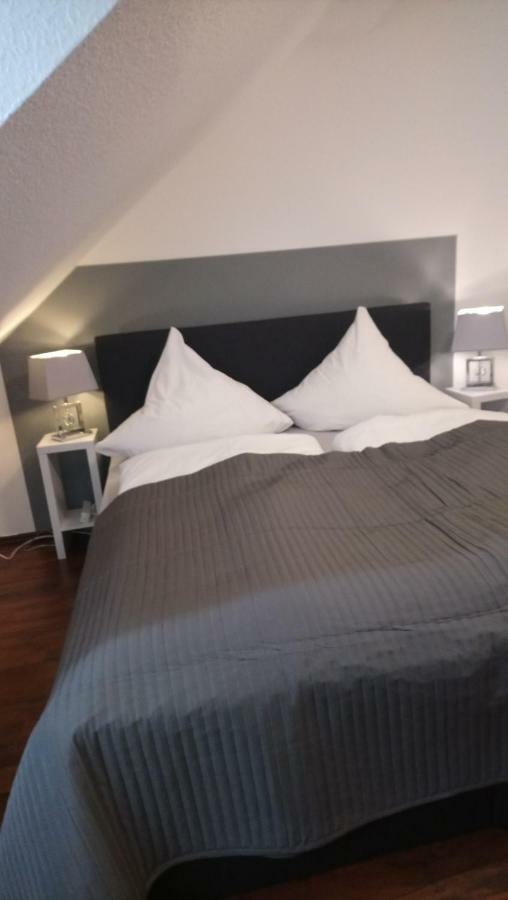 ארפורט Ferienwohnung Mit 2 Schlafzimmern Und Parkplatz מראה חיצוני תמונה